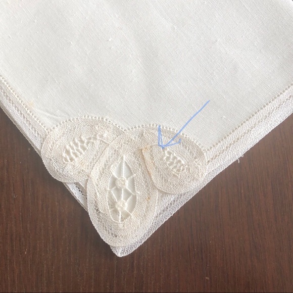 Vintage Linen Napkin and Tablecloth Set - Picture 7 of 7